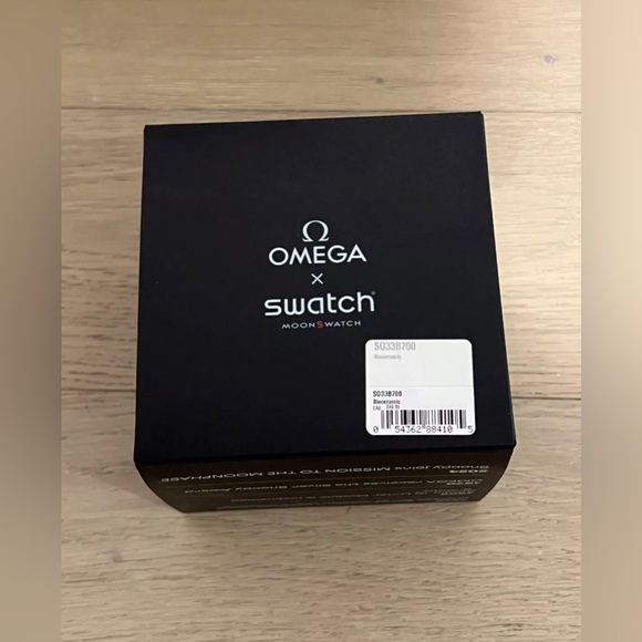 Swatch x Omega Bioceramic Moonswatch Mission To Moonphase Snoopy S033W700 Black - Picture 2 of 5